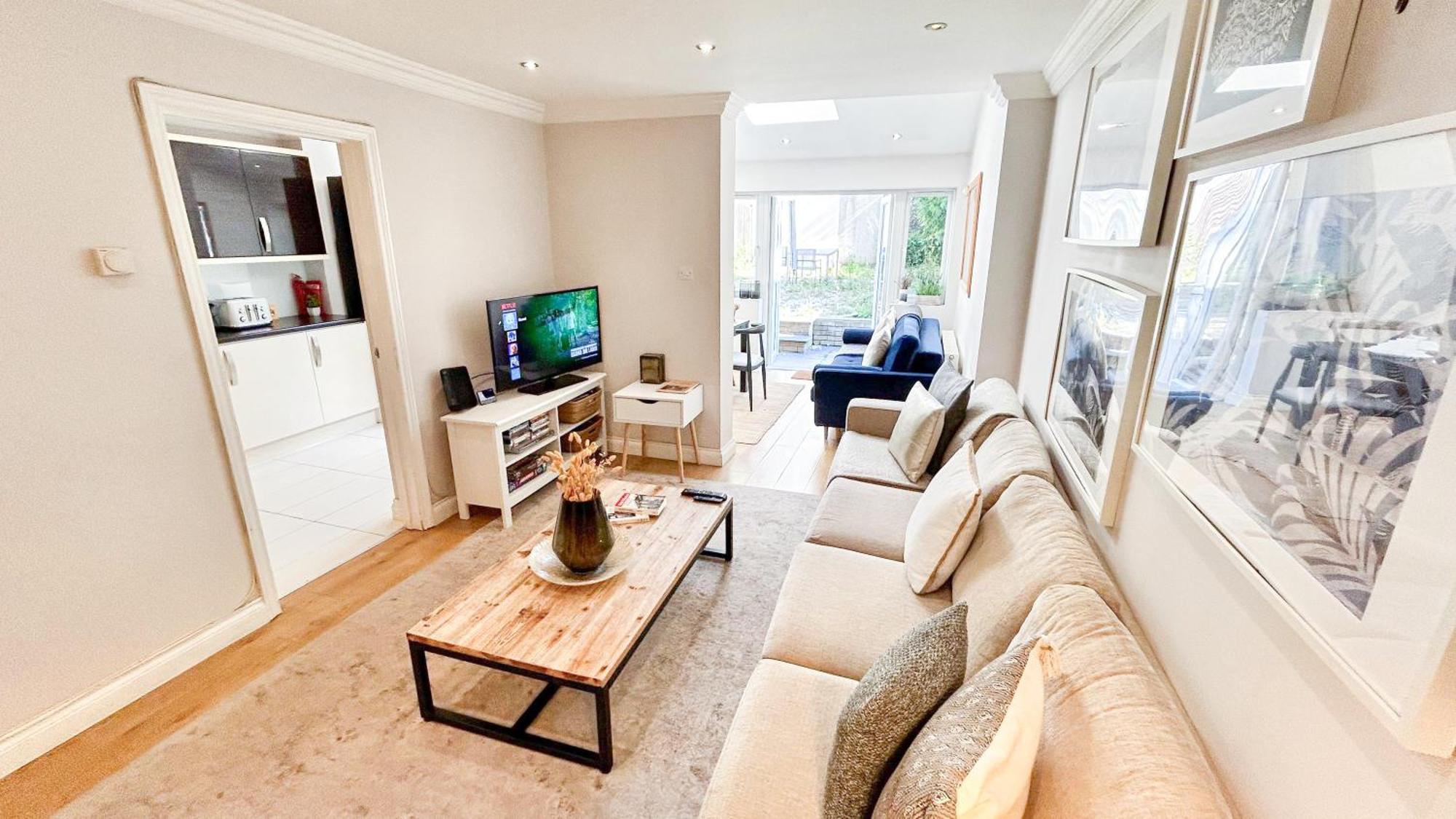 Lovely 4 Bedroom Flat With Ample Garden In Brondesbury, Kilburn Apartment